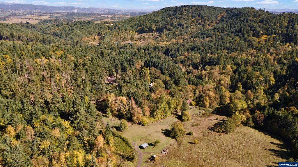 Image 37 of property listing at 23340 Doane Creek Rd, Sheridan, OR 97378