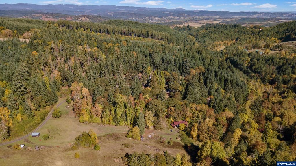 Image 38 of property listing at 23340 Doane Creek Rd, Sheridan, OR 97378