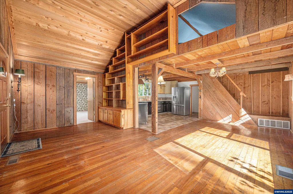 Image 5 of property listing at 23340 Doane Creek Rd, Sheridan, OR 97378