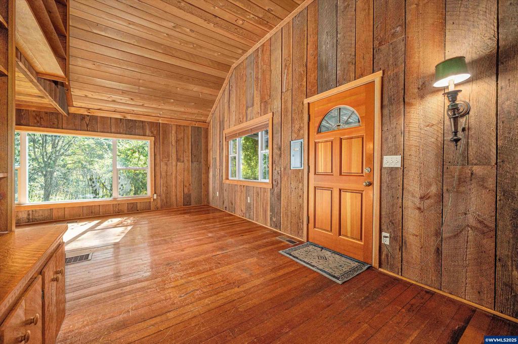 Image 6 of property listing at 23340 Doane Creek Rd, Sheridan, OR 97378