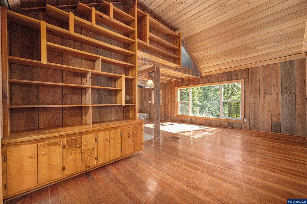 Image 7 of property listing at 23340 Doane Creek Rd, Sheridan, OR 97378