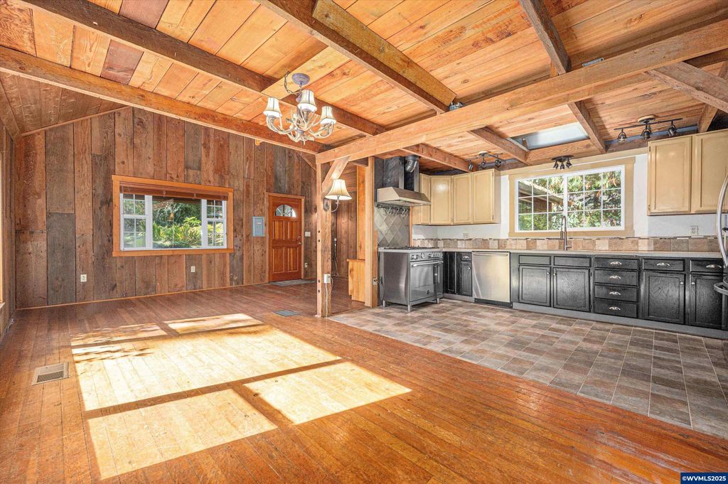 Image 8 of property listing at 23340 Doane Creek Rd, Sheridan, OR 97378