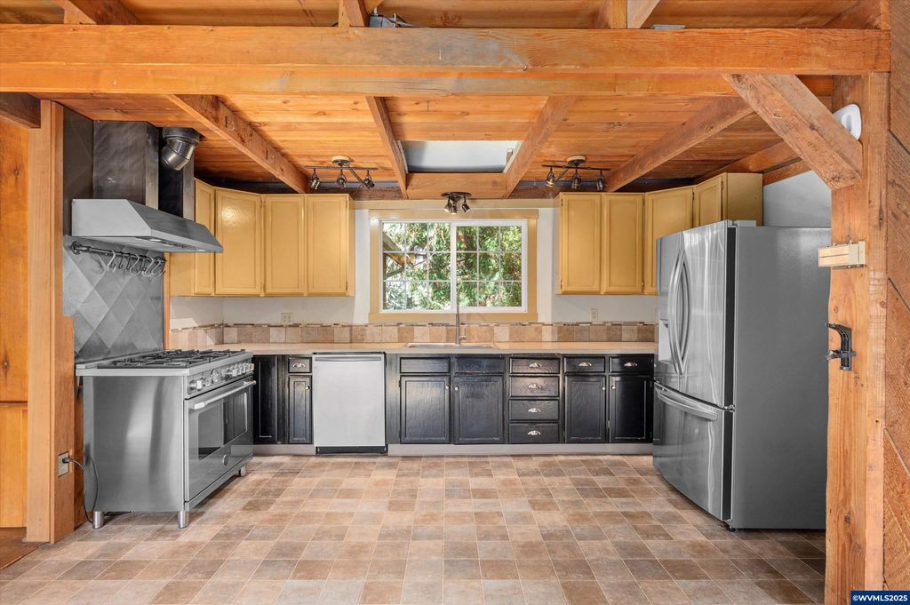 Image 9 of property listing at 23340 Doane Creek Rd, Sheridan, OR 97378