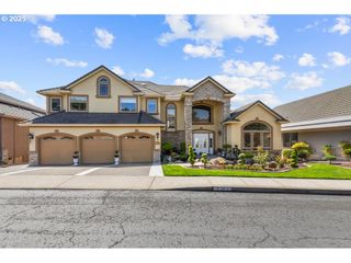 9337 Se PENNINGTON Ct, Happy Valley, OR 97086