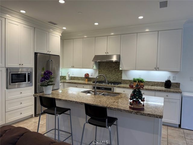 146 Working, Irvine, CA 92602