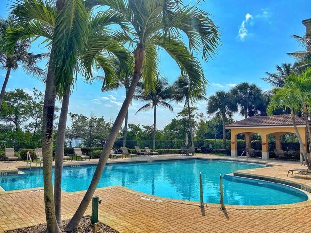 1000 Scotia Drive 302, Hypoluxo, FL 33462