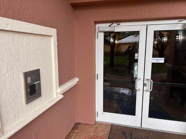 1000 Scotia Drive 302, Hypoluxo, FL 33462