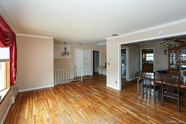 8 Broadfield Place, Glen Cove, NY 11542