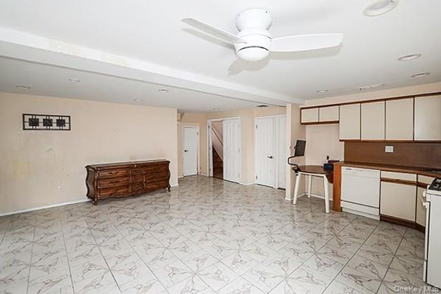 8 Broadfield Place, Glen Cove, NY 11542