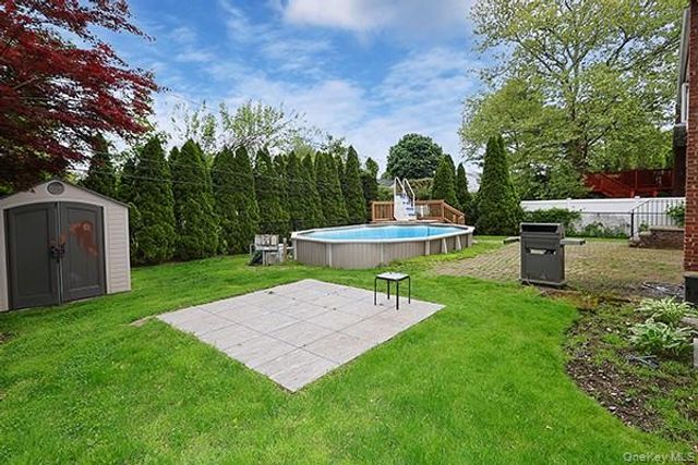 8 Broadfield Place, Glen Cove, NY 11542
