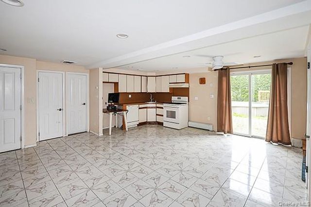 8 Broadfield Place, Glen Cove, NY 11542