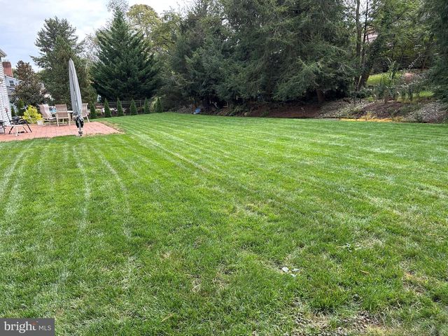65 DOWNING DR, Wyomissing, PA 19610