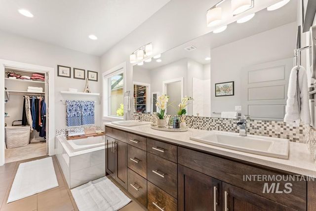 5707 W Hidden Springs Dr, Boise, ID 83714
