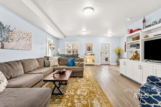 5707 W Hidden Springs Dr, Boise, ID 83714