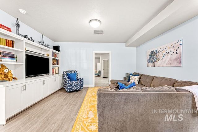5707 W Hidden Springs Dr, Boise, ID 83714
