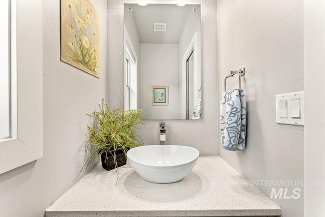 5707 W Hidden Springs Dr, Boise, ID 83714