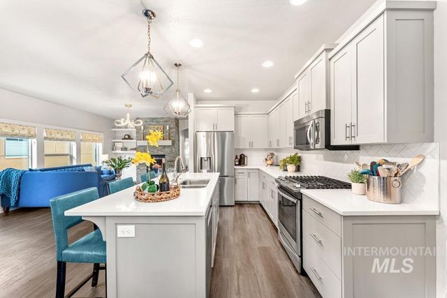 5707 W Hidden Springs Dr, Boise, ID 83714