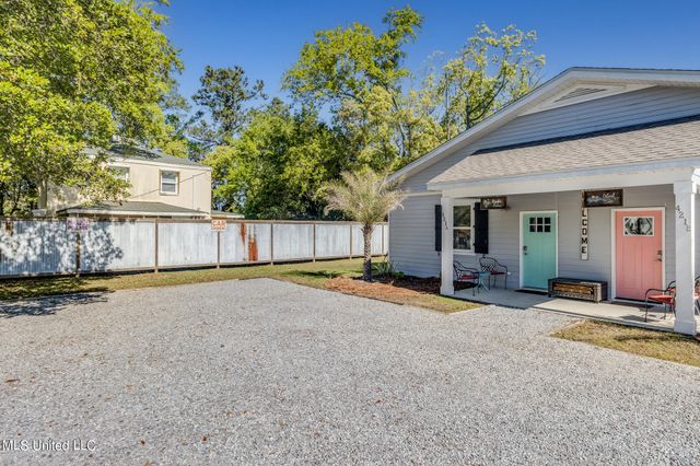 421 Carroll Avenue, Bay Saint Louis, MS 39520