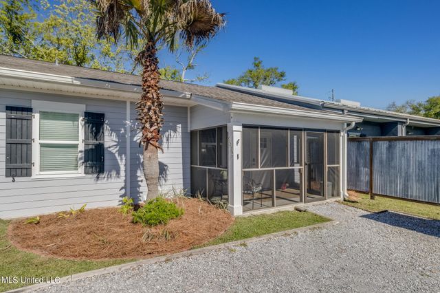 421 Carroll Avenue, Bay Saint Louis, MS 39520