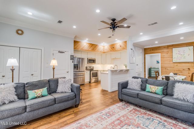 421 Carroll Avenue, Bay Saint Louis, MS 39520