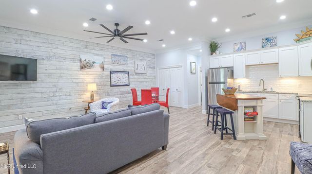 421 Carroll Avenue, Bay Saint Louis, MS 39520