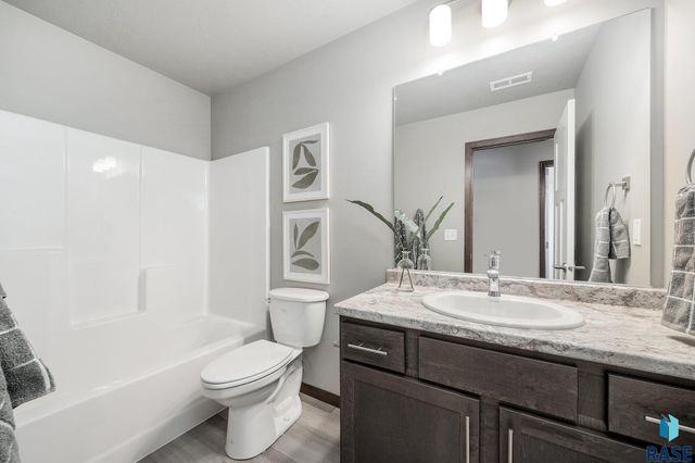 6704 E Thimbleweed St, Sioux Falls, SD 57110