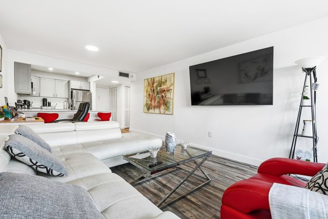 1502 S Lakeside Drive 116, Lake Worth Beach, FL 33460