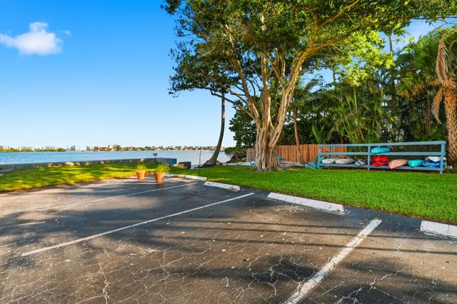 1502 S Lakeside Drive 116, Lake Worth Beach, FL 33460