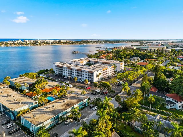 1502 S Lakeside Drive 116, Lake Worth Beach, FL 33460