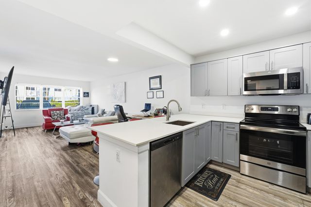 1502 S Lakeside Drive 116, Lake Worth Beach, FL 33460