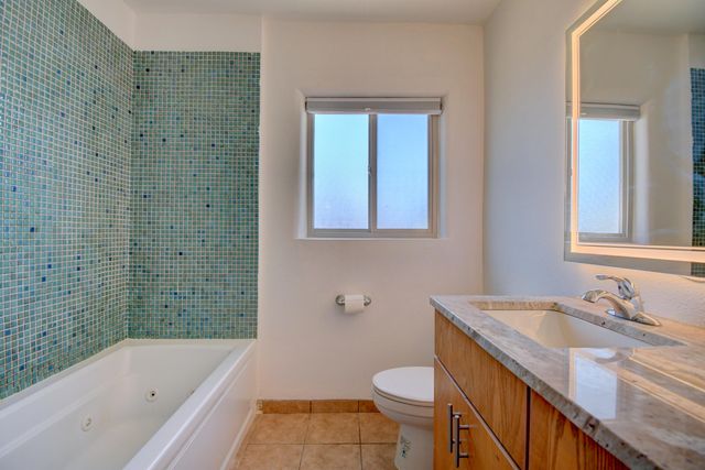 2533 La Veta Drive NE, Albuquerque, NM 87110