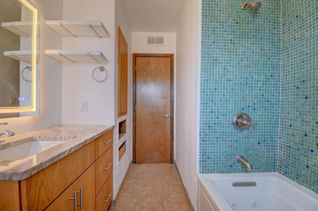 2533 La Veta Drive NE, Albuquerque, NM 87110