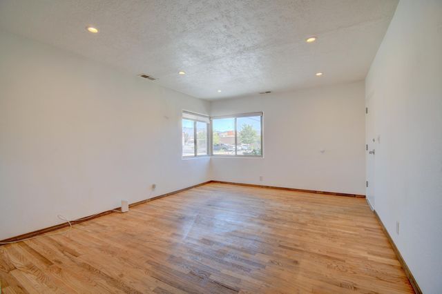 2533 La Veta Drive NE, Albuquerque, NM 87110