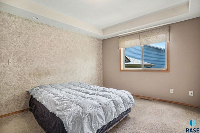 7404 W 66th St Street, Sioux Falls, SD 57106