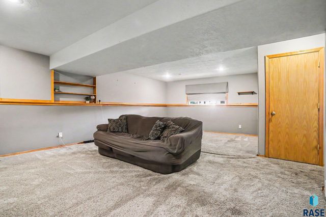 7404 W 66th St Street, Sioux Falls, SD 57106