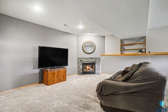 7404 W 66th St Street, Sioux Falls, SD 57106