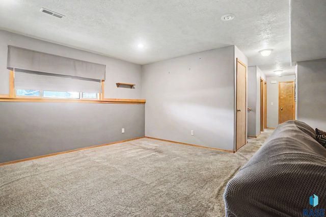 7404 W 66th St Street, Sioux Falls, SD 57106
