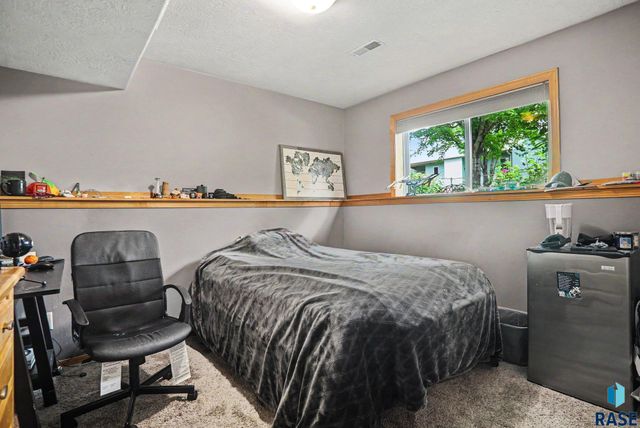 7404 W 66th St Street, Sioux Falls, SD 57106