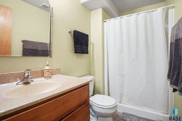 7404 W 66th St Street, Sioux Falls, SD 57106