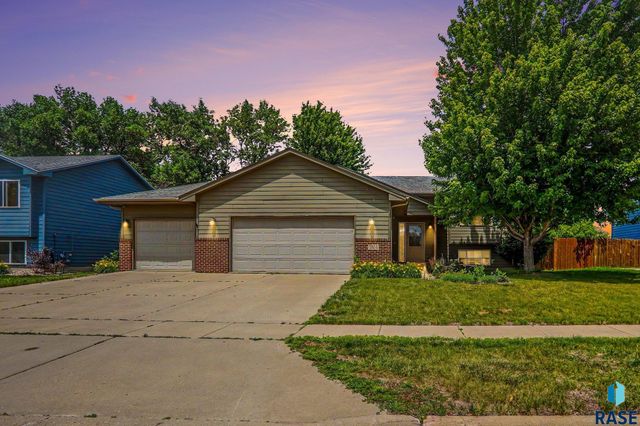 7404 W 66th St Street, Sioux Falls, SD 57106