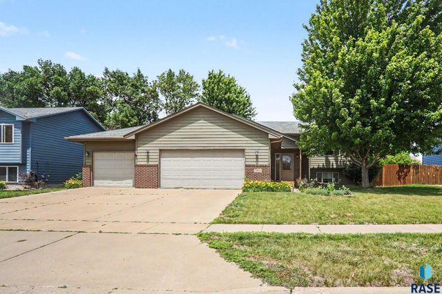 7404 W 66th St Street, Sioux Falls, SD 57106
