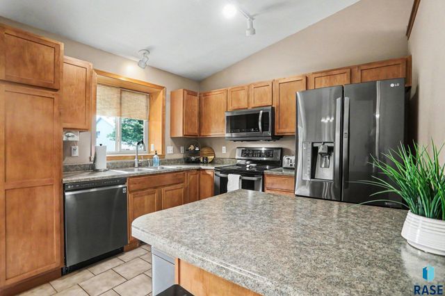 7404 W 66th St Street, Sioux Falls, SD 57106