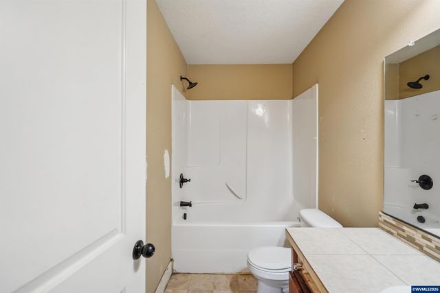 1055 SE Millright Av, Mcminnville, OR 97128