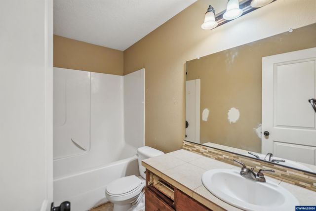 1055 SE Millright Av, Mcminnville, OR 97128