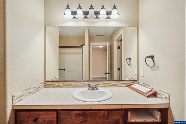 1055 SE Millright Av, Mcminnville, OR 97128