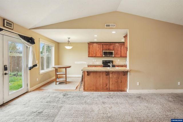 1055 SE Millright Av, Mcminnville, OR 97128