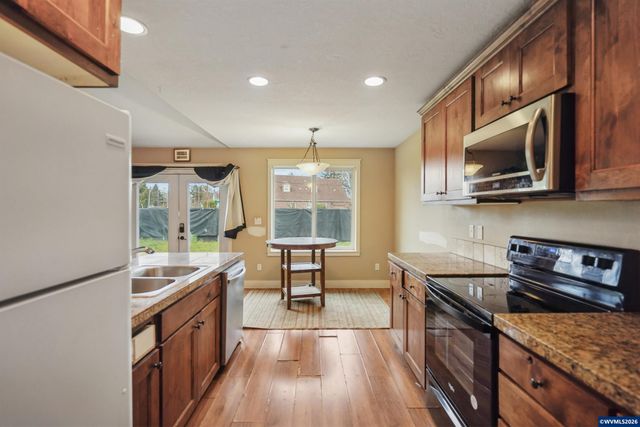 1055 SE Millright Av, Mcminnville, OR 97128