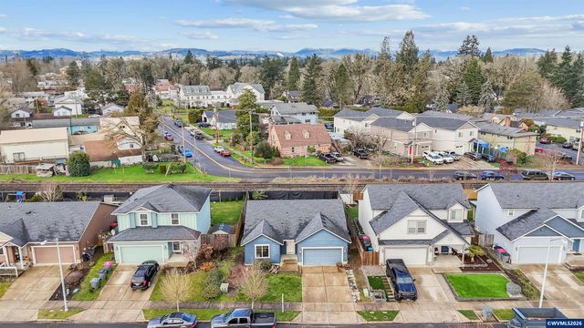 1055 SE Millright Av, Mcminnville, OR 97128