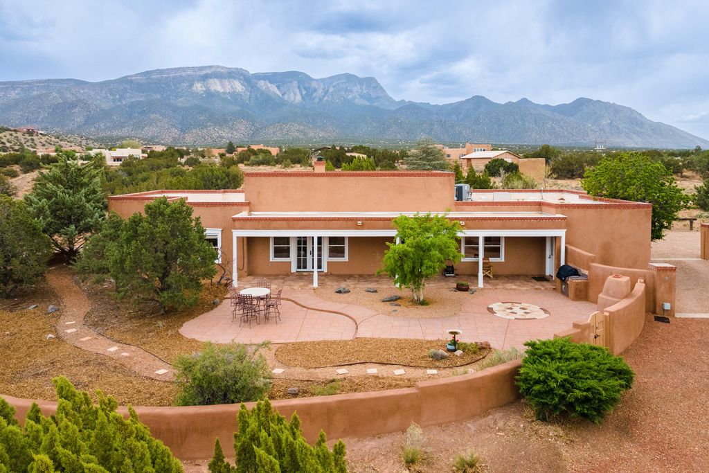 27 HOMESTEAD Lane, Placitas, NM 87043