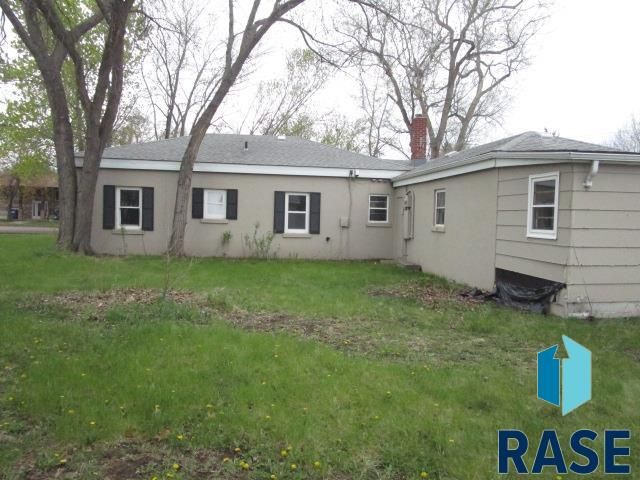 402 E 11th Ave Avenue, Mitchell, SD 57301